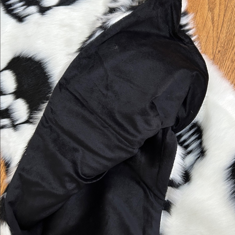 Cynthia Rowley Black and White Faux Fur Throw - Picture 4 of 9